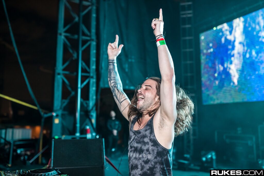 Seven Lions Fractures His Spine In Fall, Currently Recovering