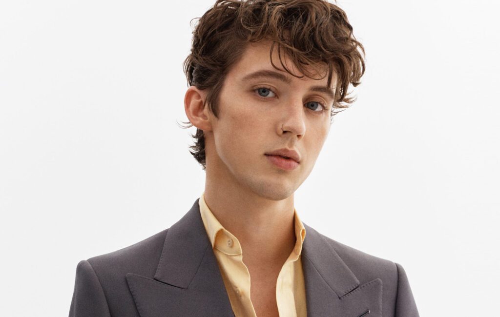 Troye Sivan releases new single 'Easy', announces forthcoming EP | NME