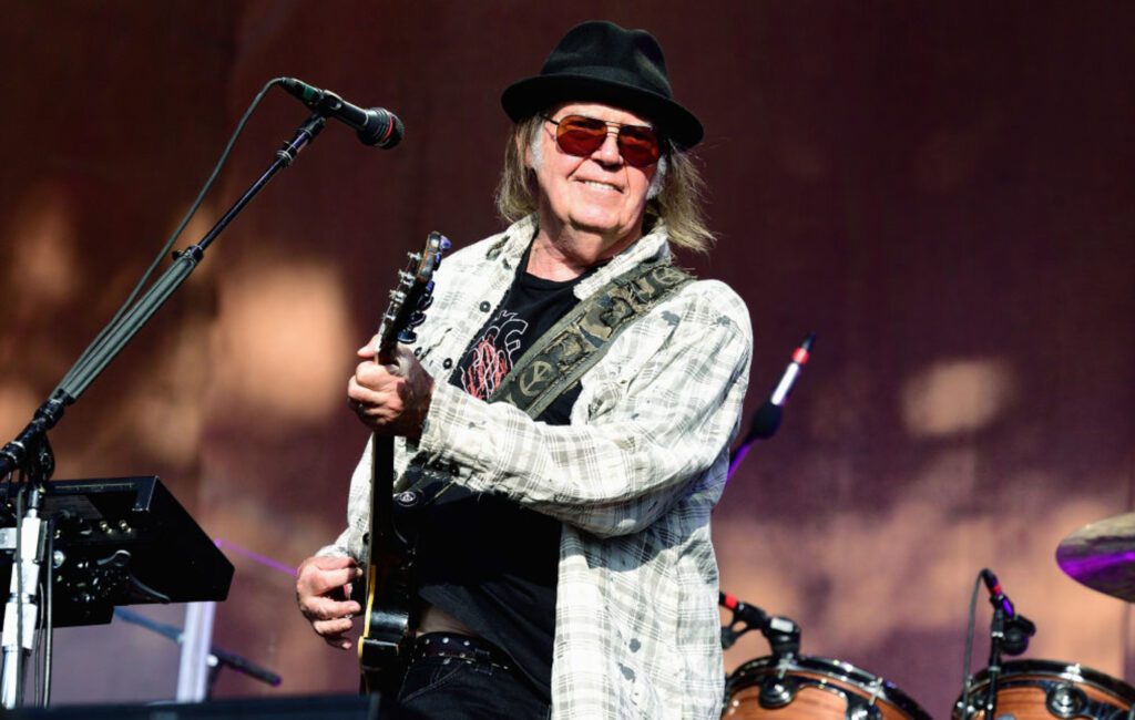 Neil Young to spend $20,000 to remove Facebook and Google logins from archives website | NME