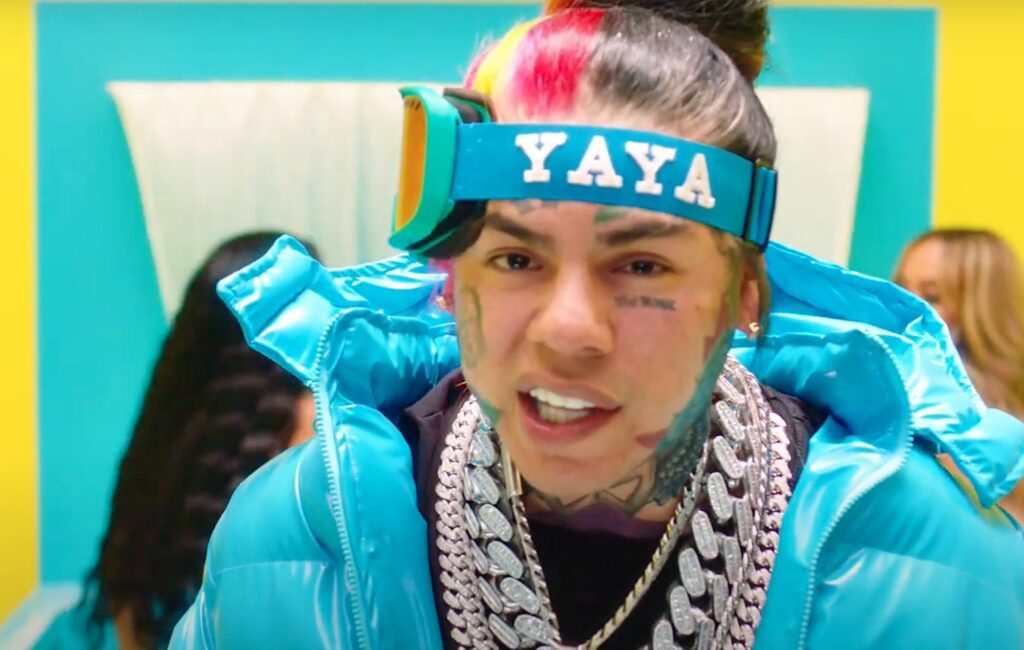 Tekashi 6ix9ine says there is "no difference" between him and Tupac
