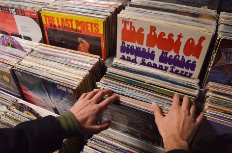 Vinyl sales surpass CD sales for the first time in decades