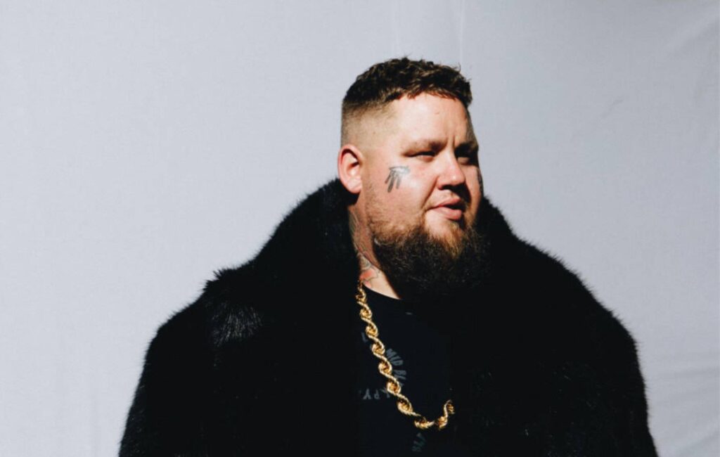 Rag'n'Bone Man shares full band video for new single 'Alone'