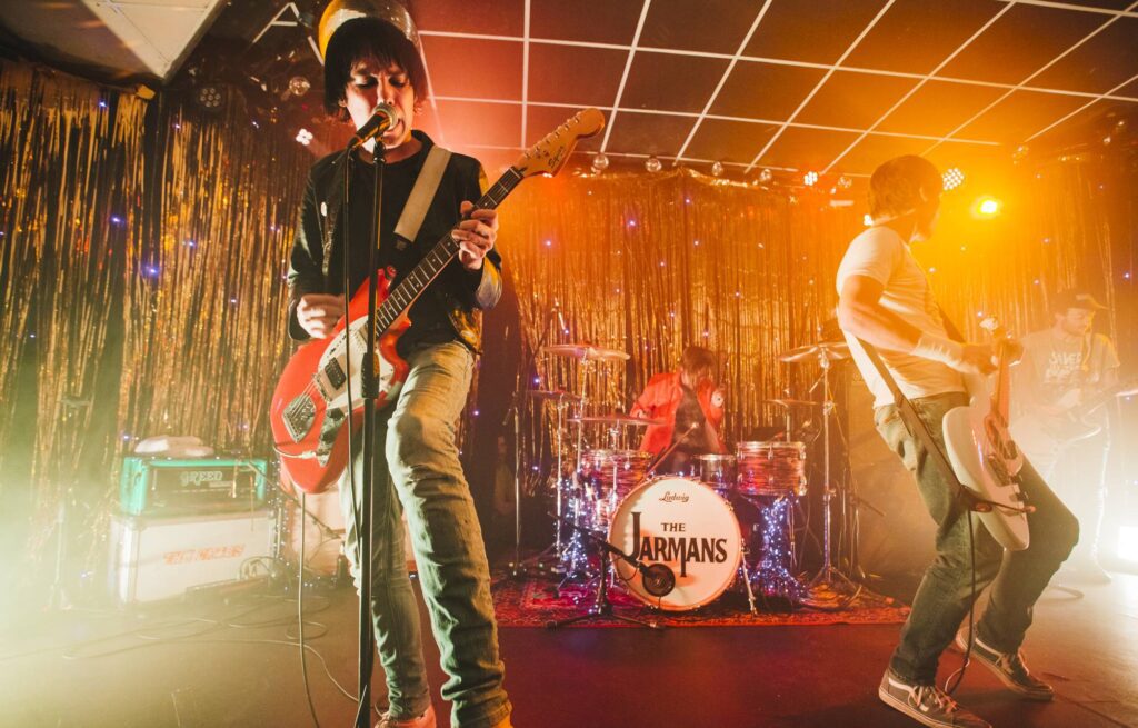 Listen to The Cribs' cover of Comet Gain's 'Finger-Nailed For You'