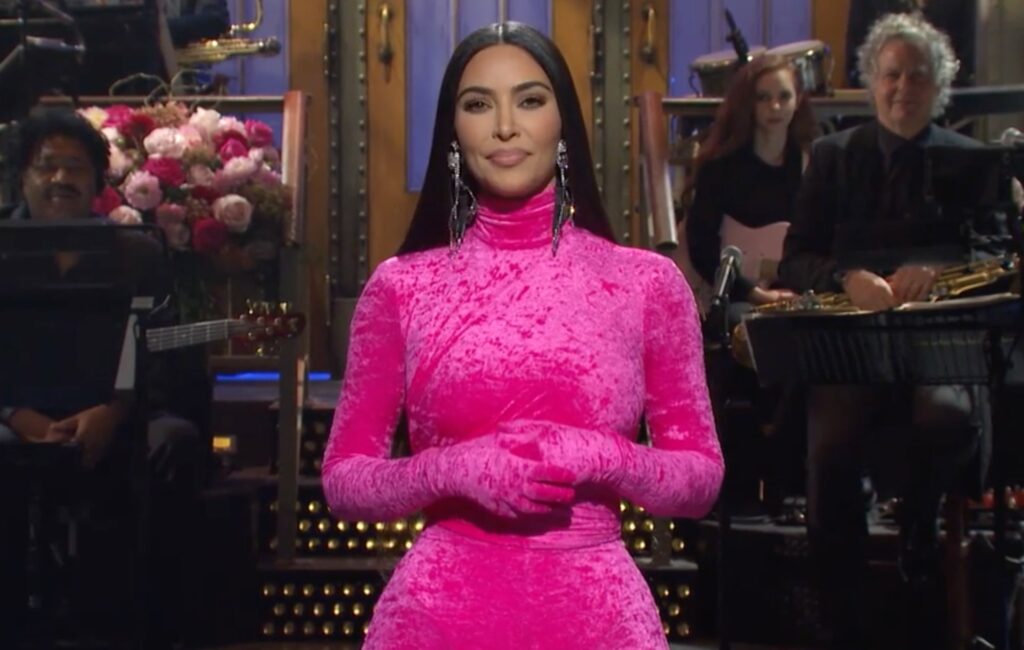 Kim Kardashian jokes about Kanye West and Travis Barker on ‘SNL’