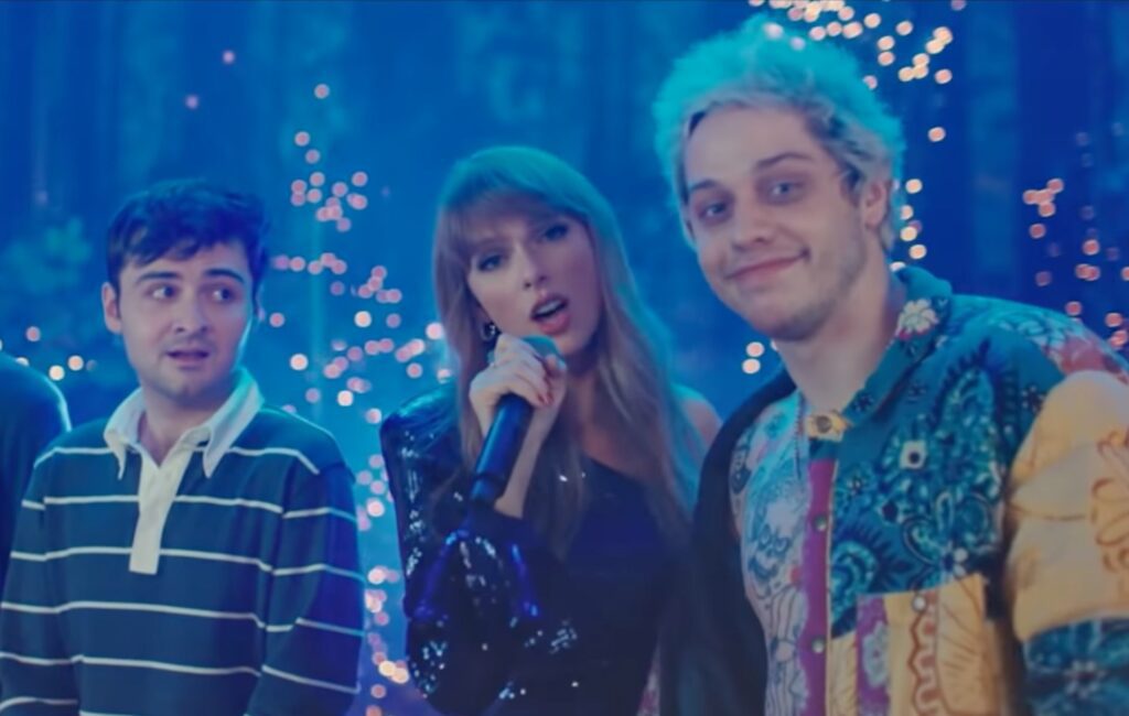 Taylor Swift joins Pete Davidson in 'SNL' sketch about 'three sad virgins'