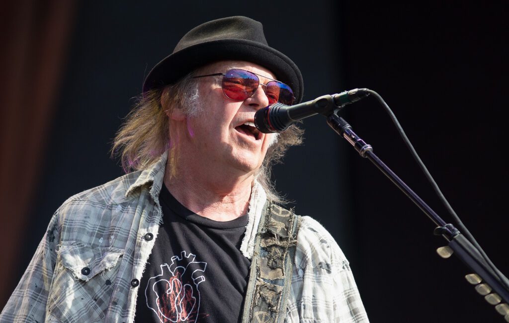 Neil Young won’t tour until COVID is “beat”
