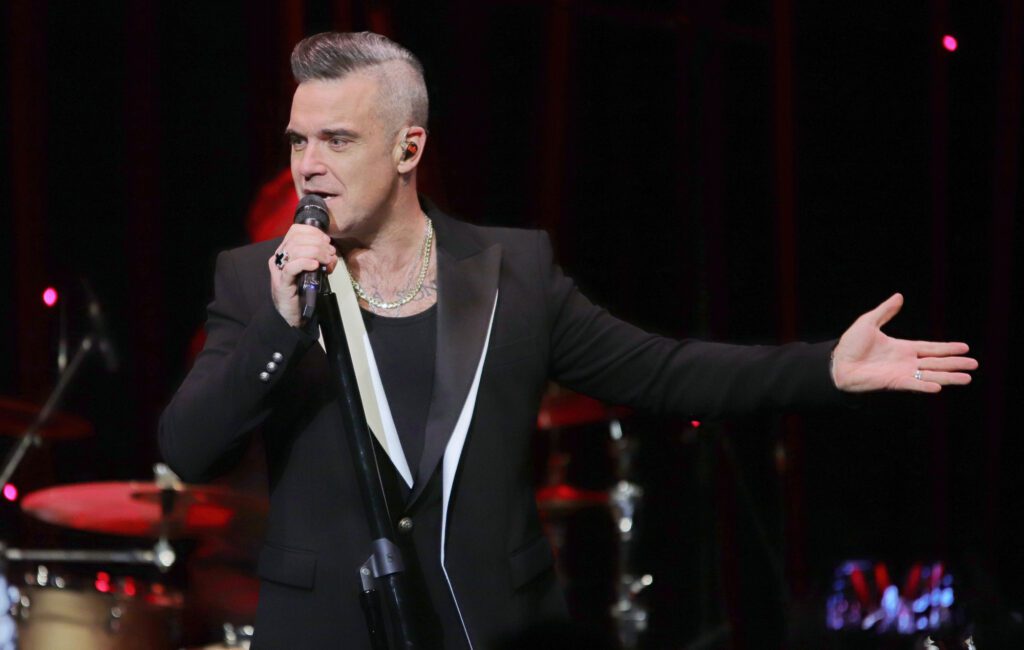 Robbie Williams says he'll “hopefully” head out on tour in 2022