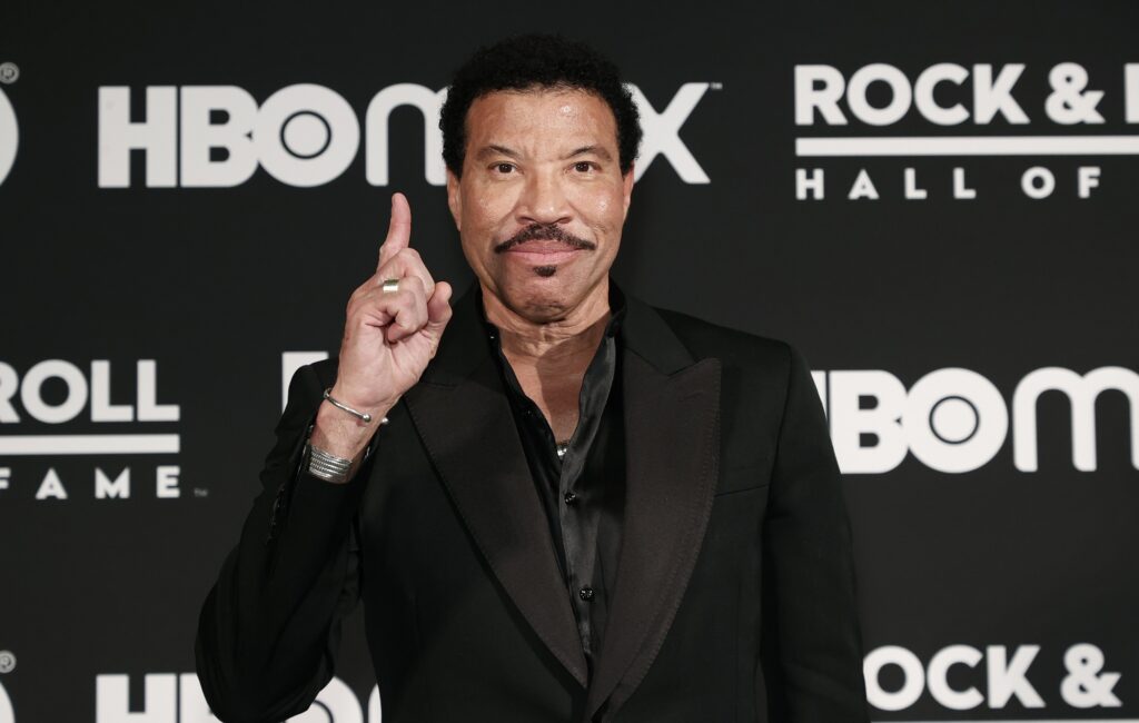 Lionel Richie cancels summer tour and Isle Of Wight headline slot