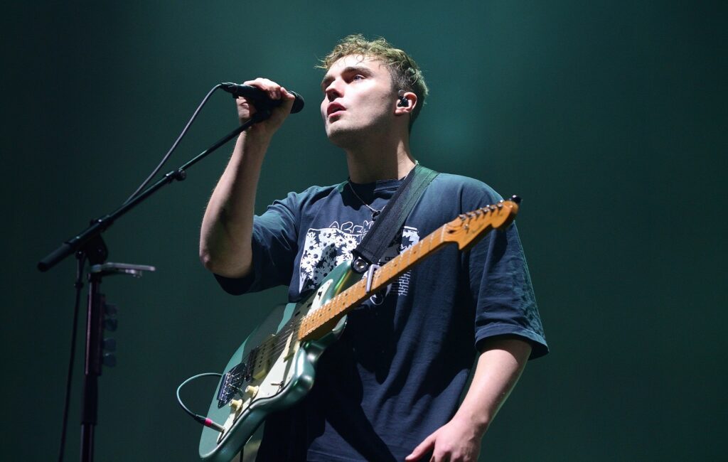 Sam Fender says people were “groomed to hate” Jeremy Corbyn