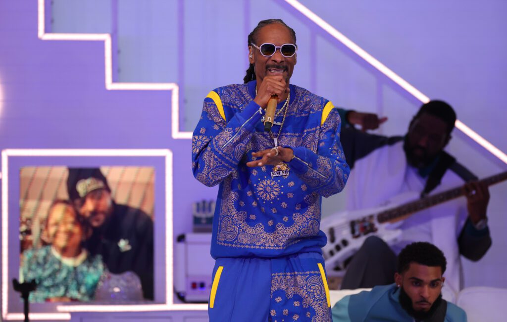 Snoop Dogg included a tribute to his late mother in Super Bowl performance