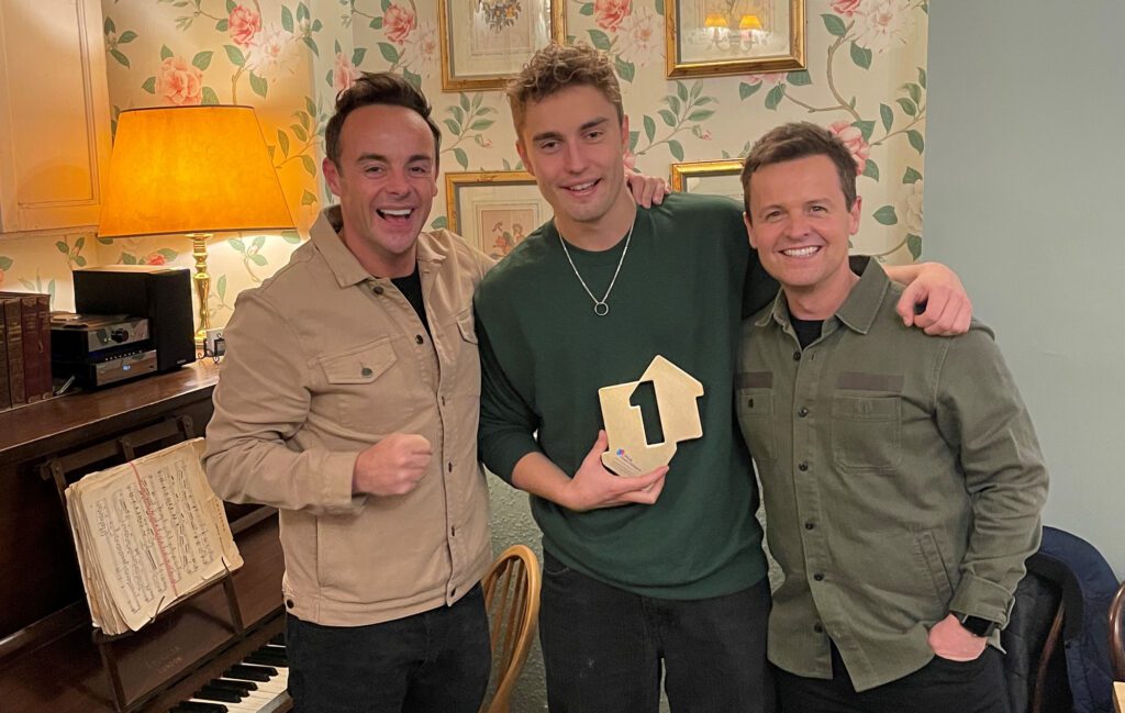 Sam Fender joins Ant and Dec on 'Saturday Night Takeaway'