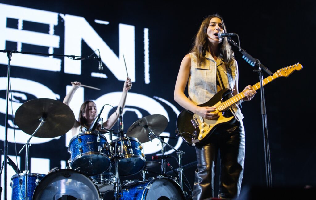 Watch Haim debut 'Leaning On You' as they kick off North American tour