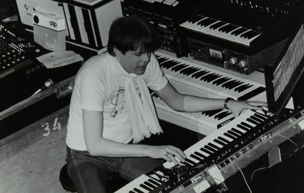 Klaus Schulze, pioneering electronic composer, dead at 74