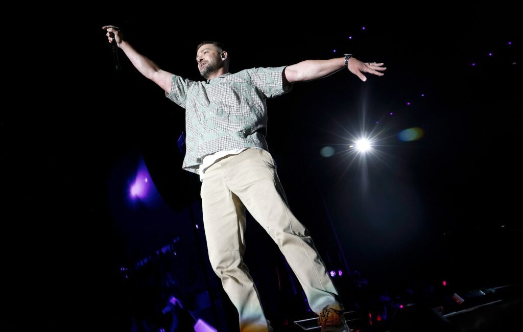 Justin Timberlake apologises for awkward Beat Ya Feet dance