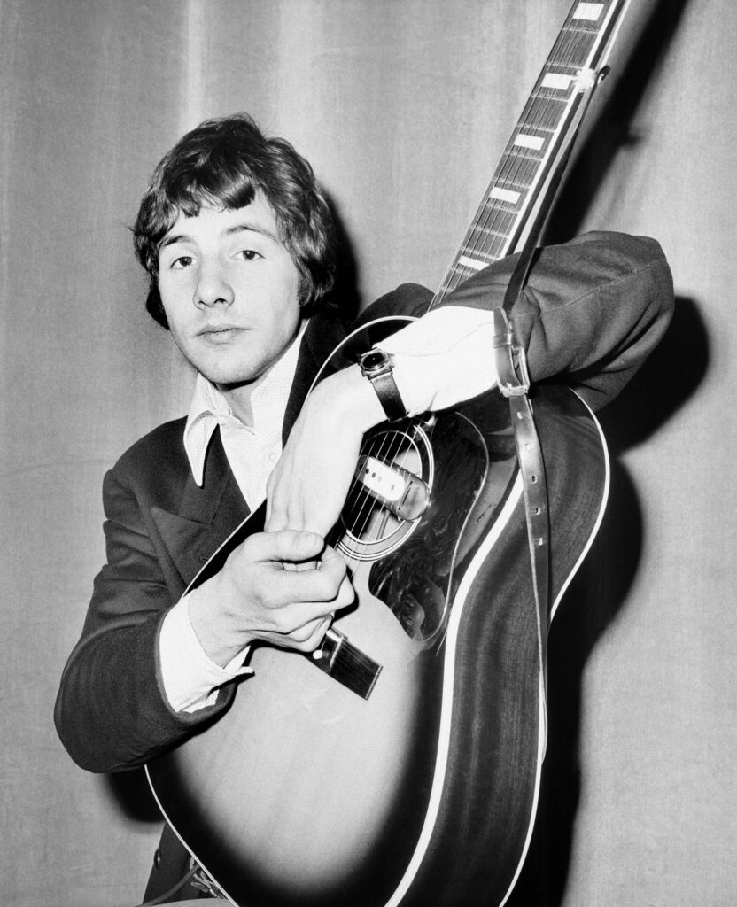 Cat Stevens back stage at the Finsbury Park Astoria, London. Credit: PA Images via Getty Images