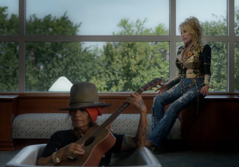Hear Dolly Parton Cover 4 Non Blondes’ “What’s Up?” With Linda Perry