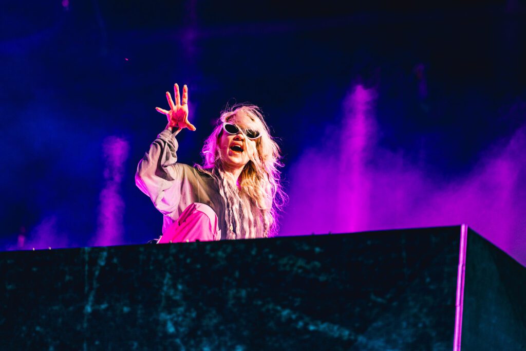 Grimes apologizes for Coachella technical issues: “next week will be flawless”