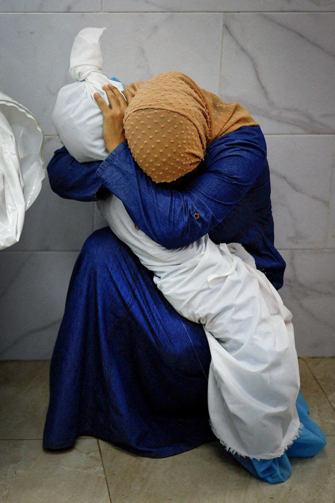 Tragic Photo of Gazan Woman Holding Child’s Body Wins World Press Photo of the Year
