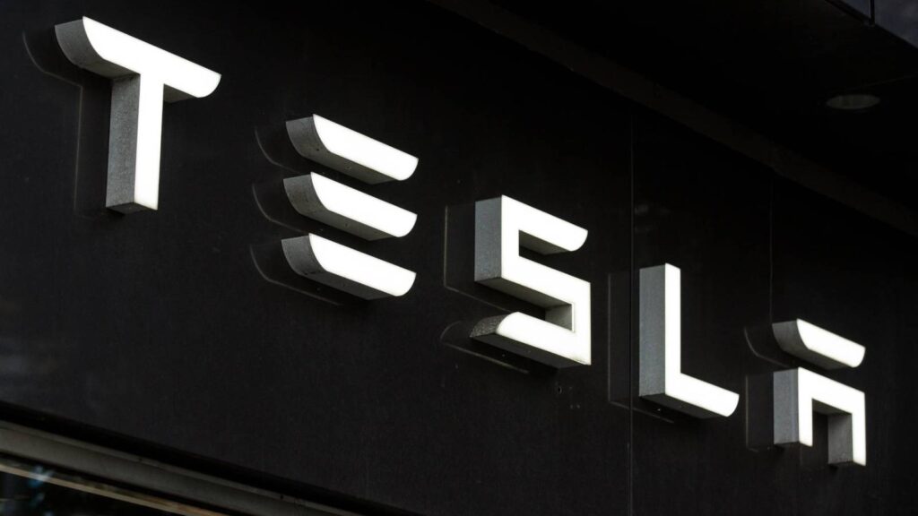 Tesla Settles Lawsuit Over Fatal Autopilot Crash of Apple Engineer