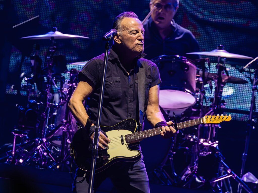 Bruce Springsteen postpones shows due to vocal issues