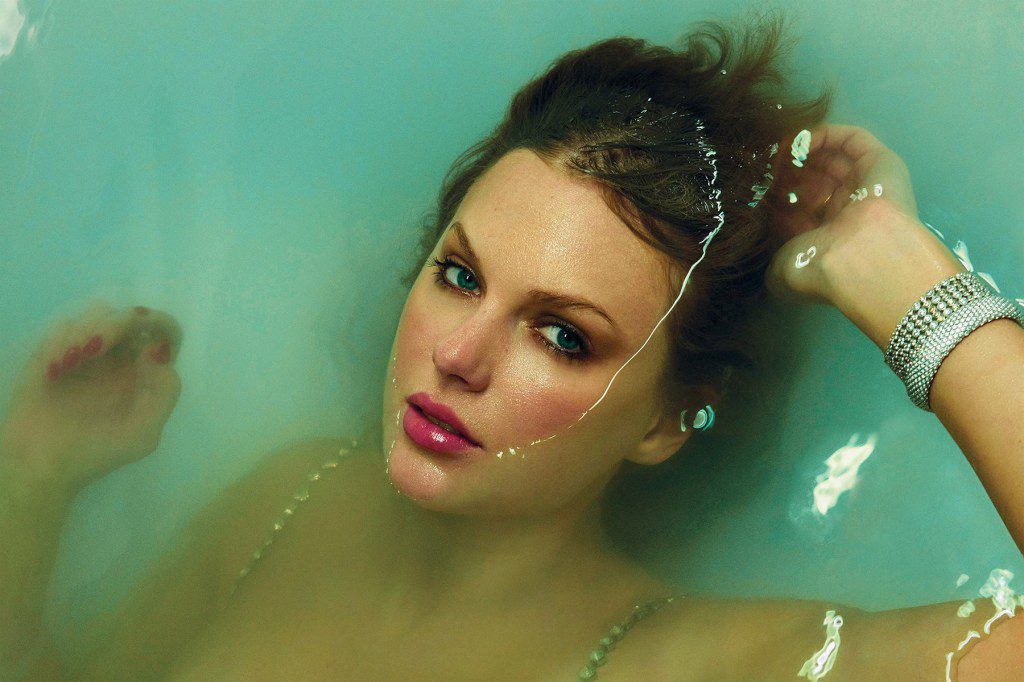 Taylor Swift Retains Chart Crowns In Australia