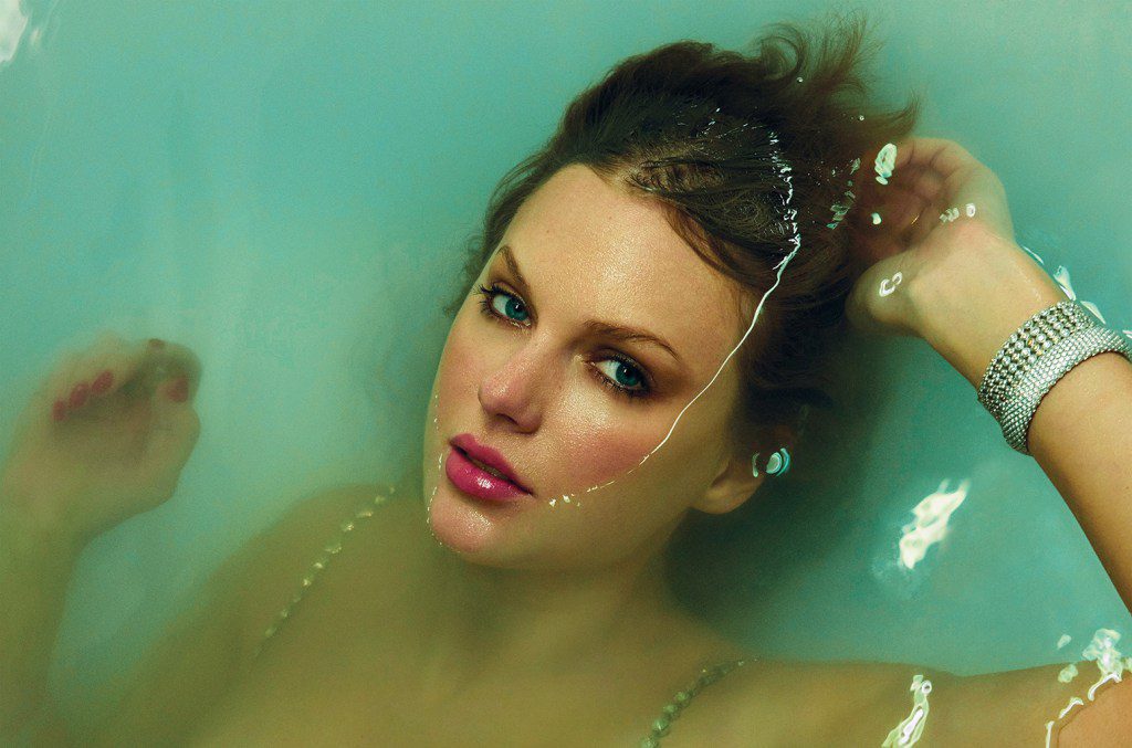 Taylor Swift’s ‘The Life Of A Showgirl’ Dazzles on ARIA Charts