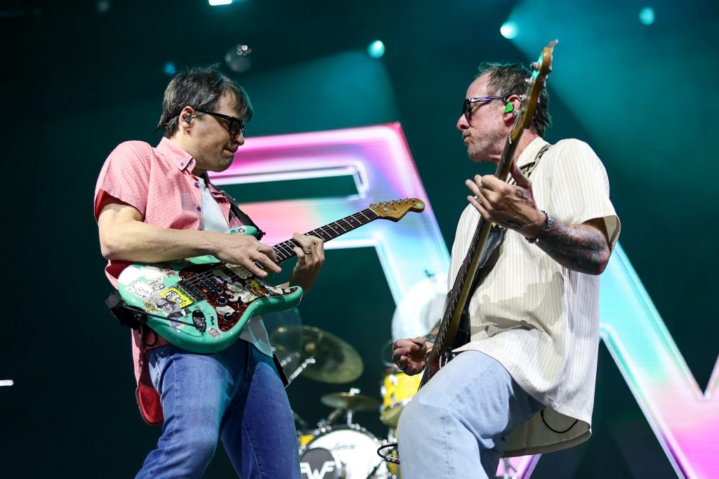 Weezer Kicks Off ‘The Gathering’ Era With Intimate Venice Beach Rooftop Performance