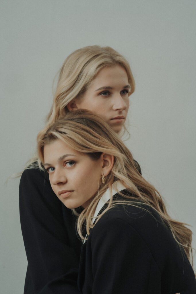 Dorota & Rozálie Turn Internal Struggle into Art on "Thoughts"