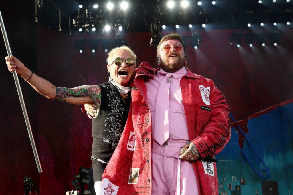 David Lee Roth Joins Teddy Swims for 'Jump' at Stagecoach