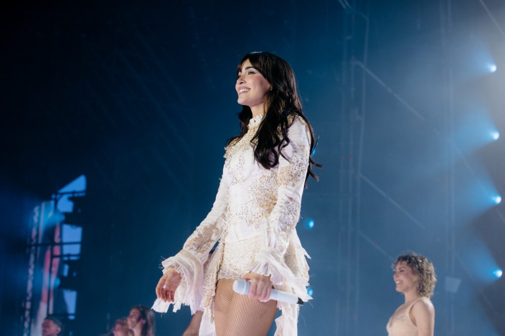 Aitana Launches 'Cuarto Azul' World Tour with Emotional Almería Performance