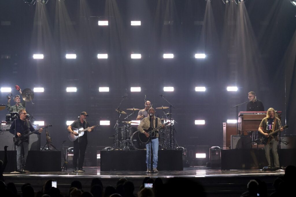 Hootie and the Blowfish Return to the AMAs Stage with Nostalgic Medley