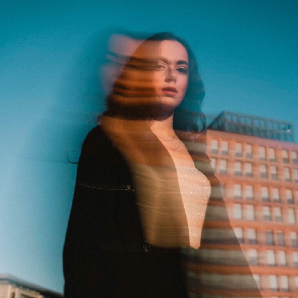 “Don’t Call Me” by Louise: A Masterclass in Quiet Confidence