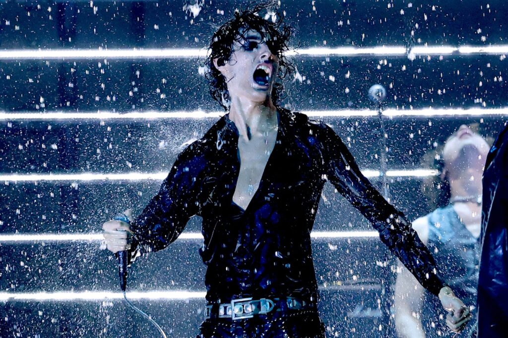 Sombr Delivers Aching 'Homewrecker' Performance at 2026 AMAs