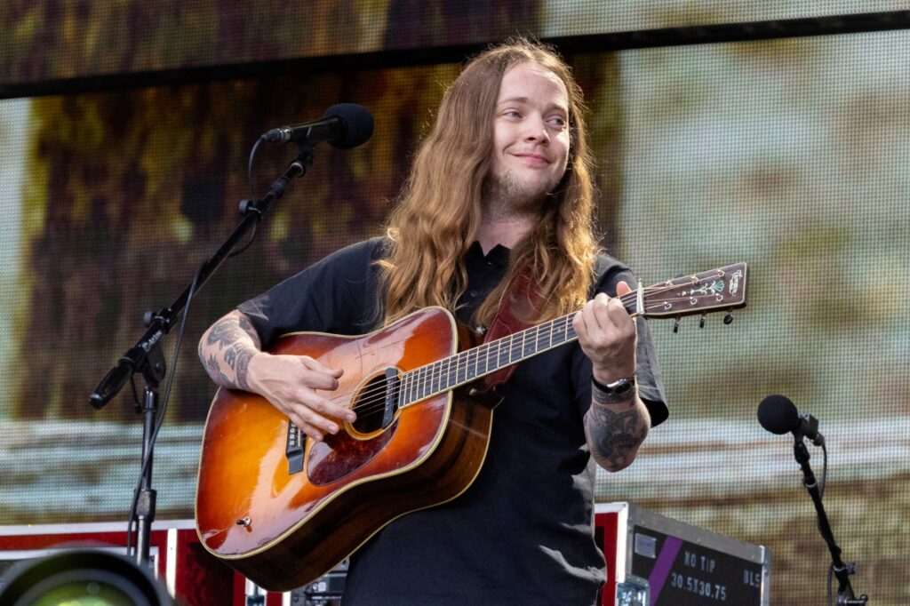 Billy Strings Returns to Stage with Les Claypool After Injury